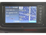 純正ナビを装備。タッチパネル式で使いやすく、お出かけもラクラクです。