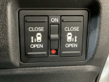 【両側パワースライドドア】両側がパワースライドドアになっており、運転席のスイッチやスマートキーでも開閉が可能です!開口部も広いので乗り降りも楽々♪