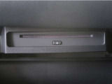 車内でCD DVDのメディアが楽しめます。