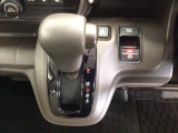 オートマチックシフトレバーは、手になじみ操作しやすい形状で安全運転にもつながります♪