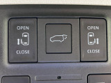 【パワーバックドア】スマートキーや運転席のボタンを押すだけでリアゲートが自動で開閉します!荷物を持っている時や、高い位置にあるバックドアを閉める際に便利な機能です♪