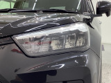 LEDヘッドライトは、点灯の瞬間から最大光量を発揮し、突然暗くなるトンネルなどでの安定感を高めます。