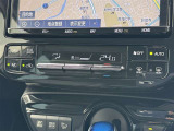 ★エアコンパネル★温度設定で操作ができるオートエアコンが装備されています!