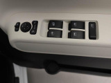 パワーウィンドゥ 運転席ドアスイッチ照明付です。電動格納ミラーも手元でワンモーションで可能です。