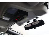 アイサイトVer3を搭載。時速50km以内でしたら、条件がございますがぶつからずに停車いたします。また、中央車線維持機能も搭載。ハンドルが細かく作動して、車線内にとどまるようにいたします。
