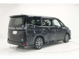 こちらの車は試乗車として使っていた車ですので状態も良く外観のキズなども比較的少ないです。