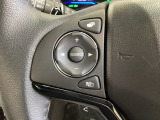 ステアリングスイッチがついていますので、オーディオのチャンネル変更、ボリューム、ジャンル変更が操作可能です。ハンドルから手を離さず安全に操作できます。
