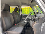 運転席シート廻りは使用感も少なく、良好な状態となっています。前オーナー様が丁寧に使っていたことがよくわかりますね。