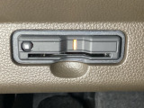 ハンドルの左下にETCがついています。高速道路の料金所の通過も楽々です。 カードの取り出しもしやすい場所についています。
