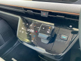 感覚的に使いやすいシフトレバー!電動パーキングにオートブレーキホールドもついています。電気自動車ならではのワンペダル操作もできます。