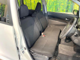 運転席シート廻りは使用感も少なく、良好な状態となっています。前オーナー様が丁寧に使っていたことがよくわかりますね。