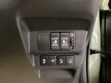 パワースライドドアの開閉はスマートキーのリモコンやドアノブは勿論、運転席側のスイッチ操作でも開閉ができ、安全・簡単です。