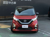 日産のアイデンティティ、Vモーショングリルを幅広メッキモールで表現したフロントグリル