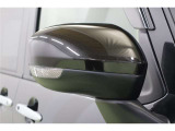 ウインカーミラーはお洒落なだけでなく、対向車や歩行者からの視認性が良く安全性が向上し、事故防止にもつながります。