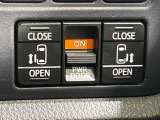 【両側パワースライドドア】スマートキーや運転席のスイッチで後席両側スライドドアの開閉が可能♪電動だから力を入れてドアを開ける必要が無く、小さなお子様でも簡単に開け閉めでき快適です♪