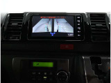 パノラミックビューモニター装備!サイドビュー・車両に取り付けたフロント、サイド、バックカメラの映像を合成して画面上に表示させることで、低速時の運転を補助する装置です。