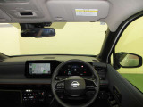 ドライバー目線で、使いやすく安全操作性と良好な視界を実現した運転席です。