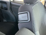 運転席からでも助手席のシートを倒すことができます。