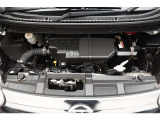 エンジンルームの樹脂部分は丁寧に磨いてツヤをだしています。当社の中古車のエンジンルームクリーニングはとても自信があります★