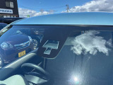 【レーダーブレーキサポート】約5km/h〜約30km/h走行時、先行車を検知するレーザーレーダーが衝突を予期した場合、自動(被害軽減)ブレーキが作動して衝突の回避や衝突時の被害軽減します。