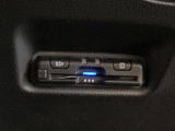 ハンドルの左下にETCがついています。高速道路の料金所の通過も楽々です。 カードの取り出しもしやすい場所についています。