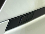 【パワーバックドア】スマートキーや運転席のボタンを押すだけでリアゲートが自動で開閉します!荷物を持っている時や、高い位置にあるバックドアを閉める際に便利な機能です♪