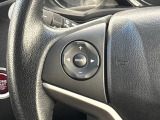 ★オーディオコントロールスイッチ★ステアリングにはオーディオコントロールスイッチが付いていますので、目線を正面から外すことが無く、また、ステアリングから手を離さずにオーディオ操作ができます