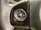 ステアリングにオーディオ操作スイッチが付いています。オーディオ画面に直接タッチしなくても操作が出来ますので、運転に集中できます。
