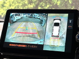 【パノラミックビューモニター】専用のカメラにより、上から見下ろしたような視点で360度クルマの周囲を確認することができます☆死角部分も確認しやすく、狭い場所での切り返しや駐車もスムーズに行えます。
