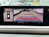 【全方位モニター】リバースに入れた際、車両全体を見渡している映像に切り替わります。また、見通しが悪い場所で便利な前方ワイド映像やすれ違いに便利な助手席側ワイド映像など切り替えが出来ますよ♪