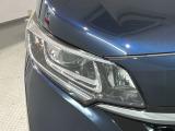 LEDヘッドライトは、点灯の瞬間から最大光量を発揮し、突然暗くなるトンネルなどでの安定感を高めます。