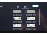 前後ドライブレコーダー搭載。車載カメラの映像を内蔵メモリーに録画。別のカメラを後付けすることなく前後映像を記録できます。録画した映像はディスプレイオーディオの大画面ですぐに再生、確認できます。