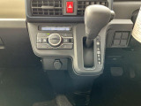 痛みの出やすい運転席シートの角、フロアマット、座面、ともに良好です
