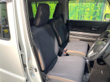 運転席シート廻りは使用感も少なく、良好な状態となっています。前オーナー様が丁寧に使っていたことがよくわかりますね。