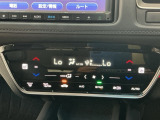 【左右独立オートエアコン】左右席で独立温度コントロールが可能です。運転席はキンキンに冷やして助手席はマイルドにと言った設定が可能です☆暑さ寒さでケンカすることもなくなりますね♪