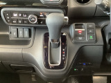 【eコンスイッチ】低燃費運転をサポートするECONモード。スイッチをONすると、エンジンやトランスミッション、A/Cなどを協調制御し、燃費の向上に貢献。エコドライブの効果を高めます。