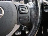 『1台』のお車に対して、3名体制で日々議論を重ね仕入れを行っております。