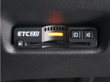 ◆ETC2.0装着◆進化したドライブ体験。料金収受システムだけだったETCが生まれ変わって、高速道路を賢く使うETC2.0に進化しました。多彩な情報サービスが便利で快適なドライブ体験を提供します。