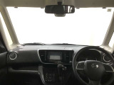 見通しのよいすっきりとした視界で、誰でも運転しやすいです。運転のしやすさは疲れにくさにも繋がりますよ♪