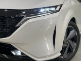 【LEDヘッドライト】悪天候や夜間走行時も良好な視界を確保し安心して運転できる高輝度LEDヘッドライトを装備!点灯速度が早く、消費電力も抑えられています。