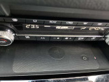 Qi規格に対応したスマートフォンなどを置くだけで充電出来る、ワイヤレス充電Qi搭載!
