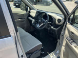 全席パワーウィンドウとなっています。運転席はオートになっているのでワンタッチ開閉することが出来ます。