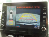パノラミックビューモニター付きです。車両を上から見たような映像をディスプレイオーディオ画面に表示。運転席からの目視だけでは見にくい、車両周辺の状況をリアルタイムでしっかり確認できます。