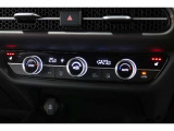 運転席と助手席の温度設定の変更が可能な左右独立タイプのデュアルエアコンです♪♪♪暑がりな人・寒がりな人も誰もが車内を快適にお過ごしいただけます♪♪♪