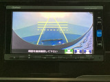 バックでの車庫入れも安心です! リアカメラが付いているバックモニター付のナビを装備しております。操作線もついており距離感も画面から確認できます。