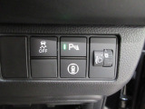 パーキングセンサーや横滑りを防ぐVSA等のスイッチ類は運転席の右側、手の届きやすい位置にあります。