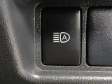 オートマチックハイビームとは、先行車や対向車のライトを認識し、ハイビームとロービームを自動で切り替える機能です。夜道の視界を確保します。