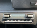 液晶表示画面付きオートエアコン装備☆