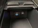 こちらのクルマはUSB接続コネクタも装備されています♪スマホの充電などにお使い下さい。ご旅行中での充電切れも、これなら心配いりませんね!