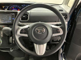 ステアリングから手を離さず、運転に集中したままオーディオ等の操作ができます。
